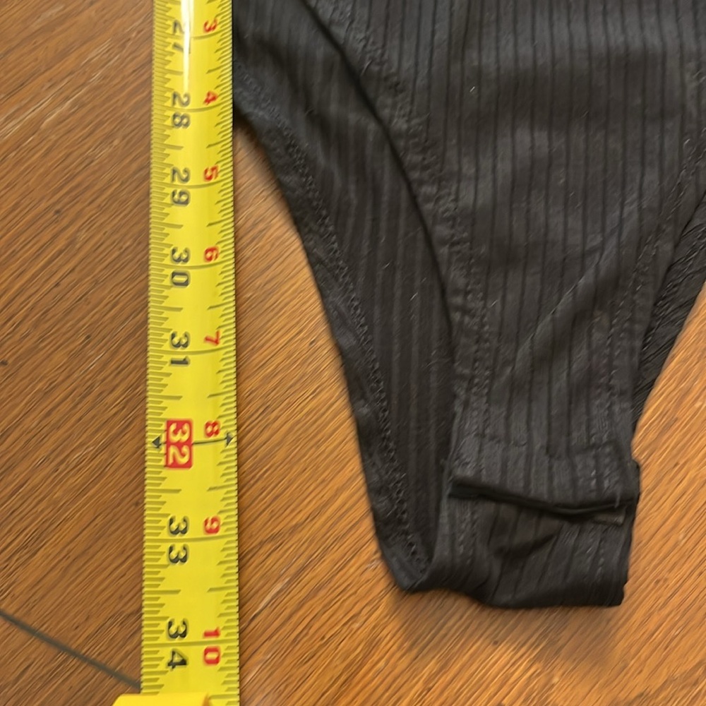NWT Black Puff Sleeves Ribbed Body Suit w/ Sweetheart
Neckline Plus Size 3x - Picture 10 of 16